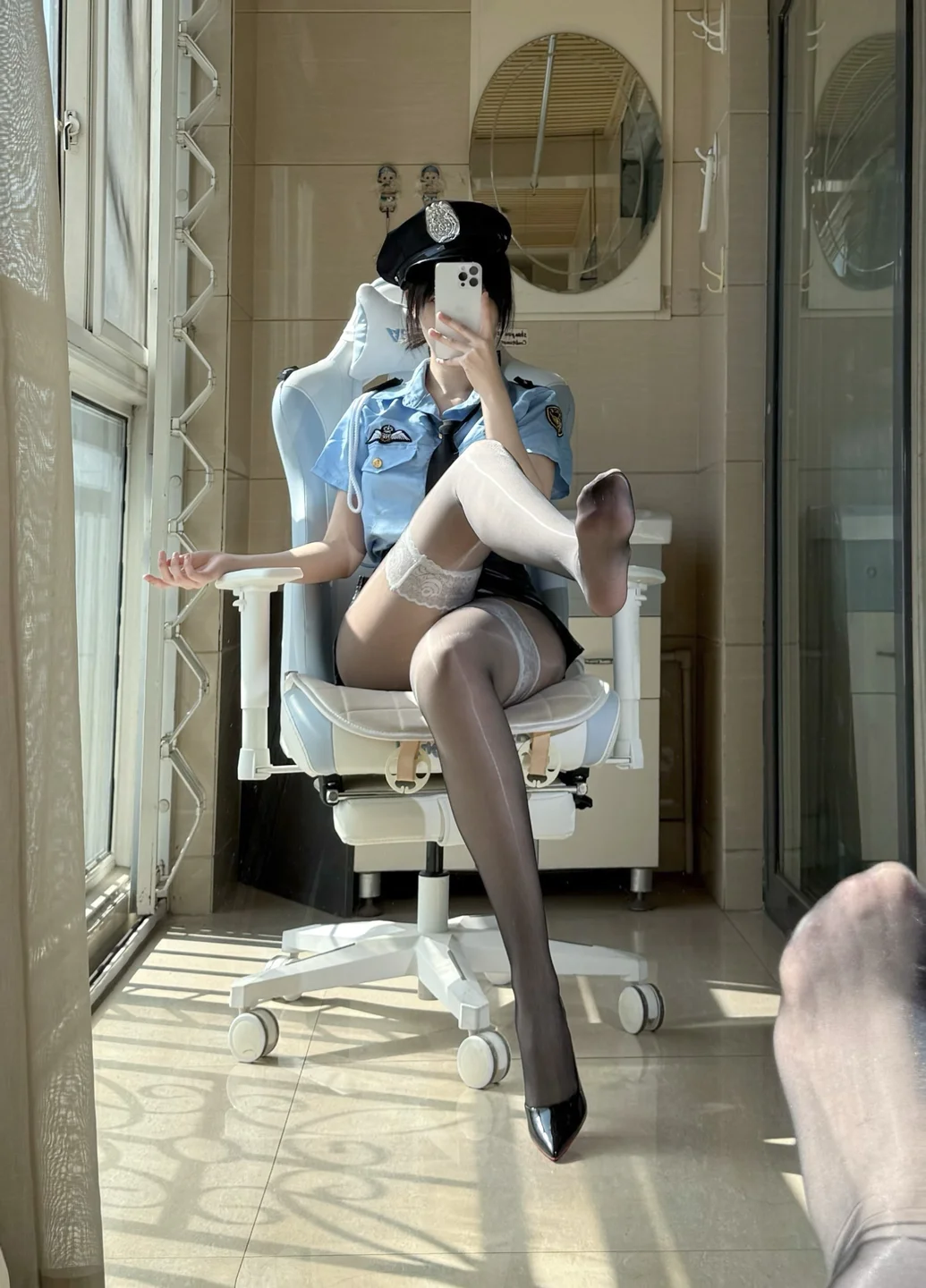 不可爱羚 - 高价定制 女警制服 [48P,8V-1.04GB] tg@simisebaisi 【丝足阁】010.webp